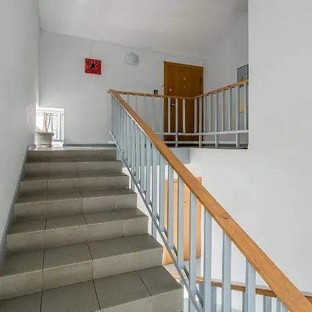 Grey House Apartment *